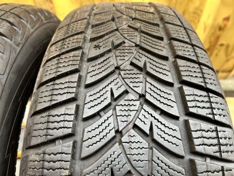 Opony zimowe 2x 215/65 R17 Goodyear UltraGrip Performance Opony zimowe 2x 215/65 R17 Goodyear UltraGrip Performance