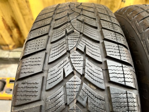 Opony zimowe 2x 215/65 R17 Goodyear UltraGrip Performance Opony zimowe 2x 215/65 R17 Goodyear UltraGrip Performance