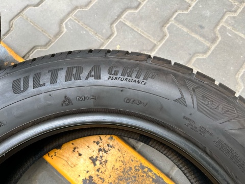 Opony zimowe 2x 215/65 R17 Goodyear UltraGrip Performance Opony zimowe 2x 215/65 R17 Goodyear UltraGrip Performance